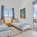 αmazing House For 8 Near The Sea!