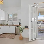 αmazing House For 8 Near The Sea! アパート Karababás