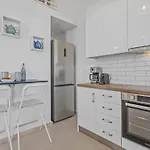 アパート αmazing House For 8 Near The Sea!