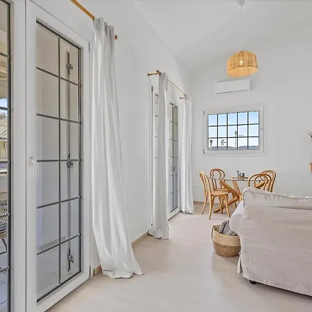 Апартаменты αmazing House For 8 Near The Sea!