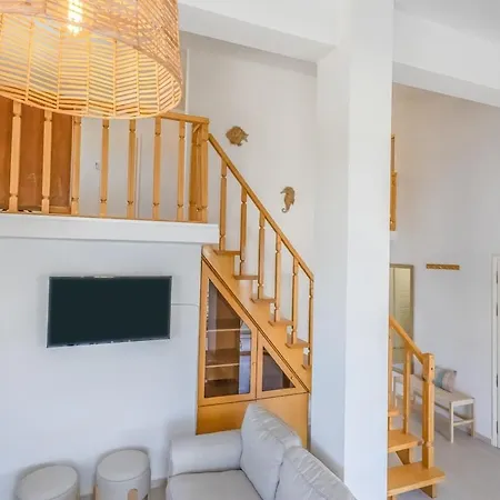 Апартаменты αmazing House For 8 Near The Sea!