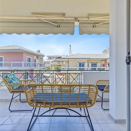 Апартаменты αmazing House For 8 Near The Sea! *