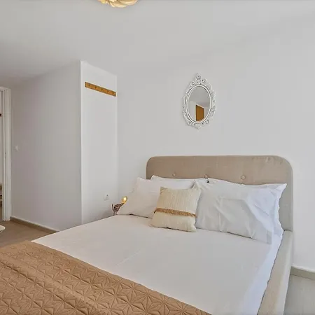 Апартаменты αmazing House For 8 Near The Sea!