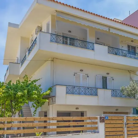 Апартаменты αmazing House For 8 Near The Sea!
