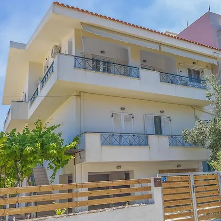 Апартаменты αmazing House For 8 Near The Sea!